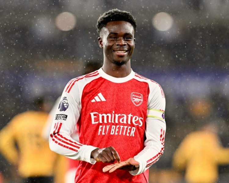 九游体育-值得纪念！萨卡社媒晒照，庆祝达成阿森纳生涯300场里程碑+取胜